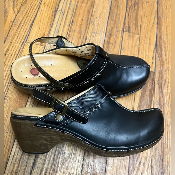 Clarks Shoes - Sz 9 CLARKS STRUCTURED LEATHER CLOGS PLATFORM BLACK COLOR